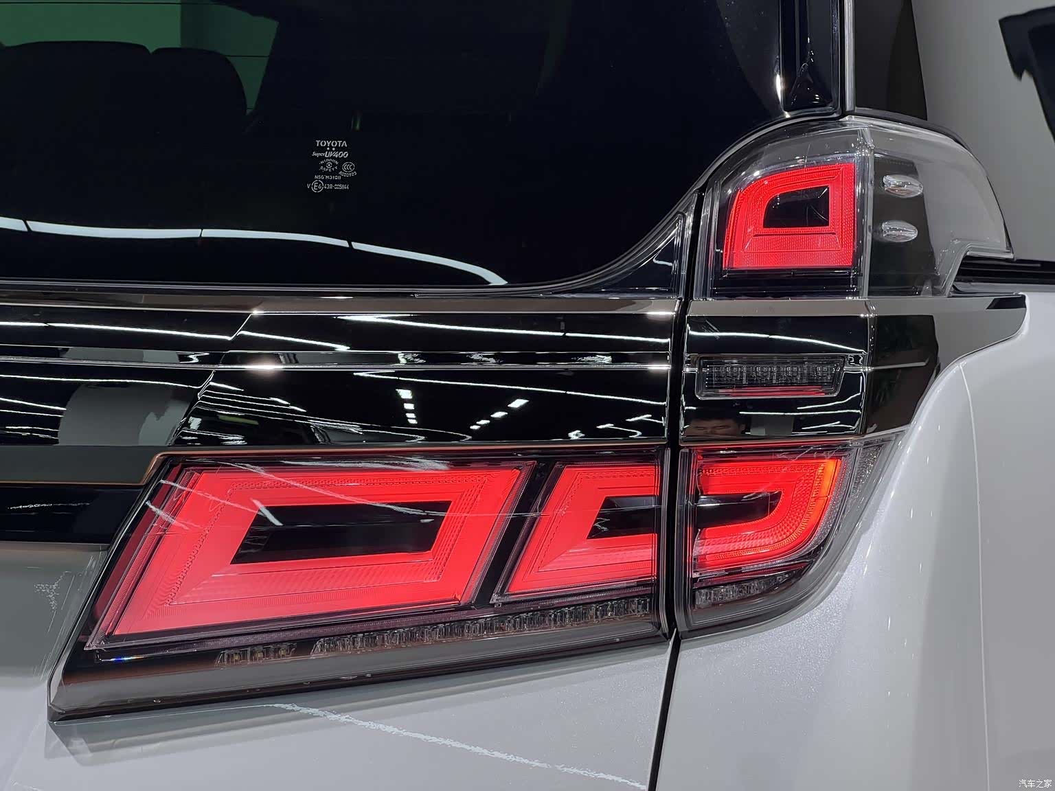 Toyota Vellfire, 2022 8