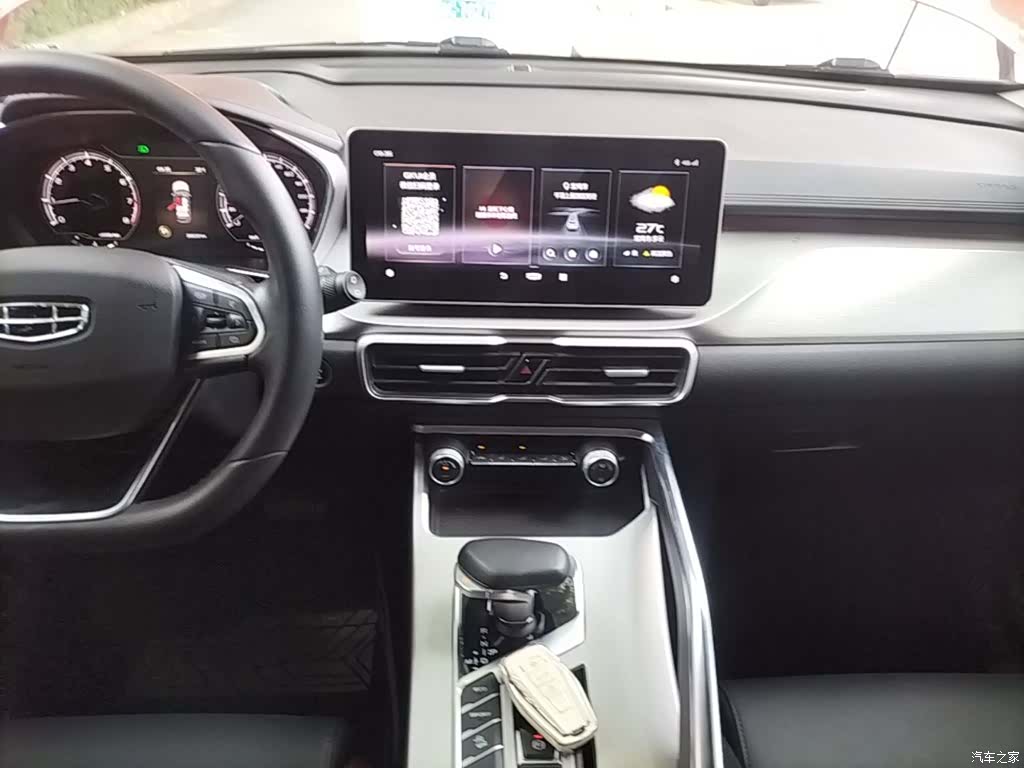 Geely Coolray, 2022 13