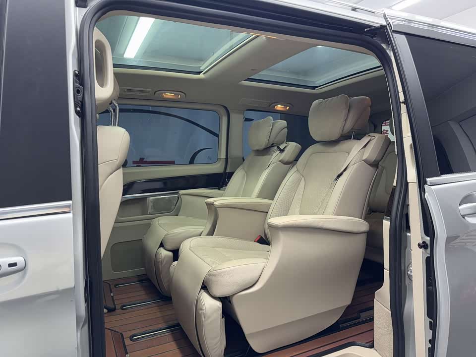 Mercedes-Benz V-class