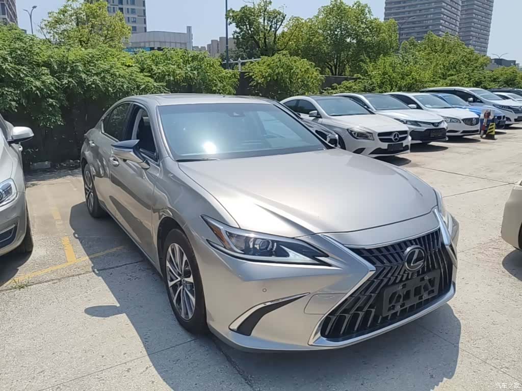 Lexus ES, 2022 4