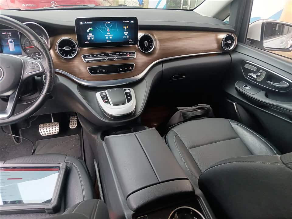 Mercedes-Benz V-class