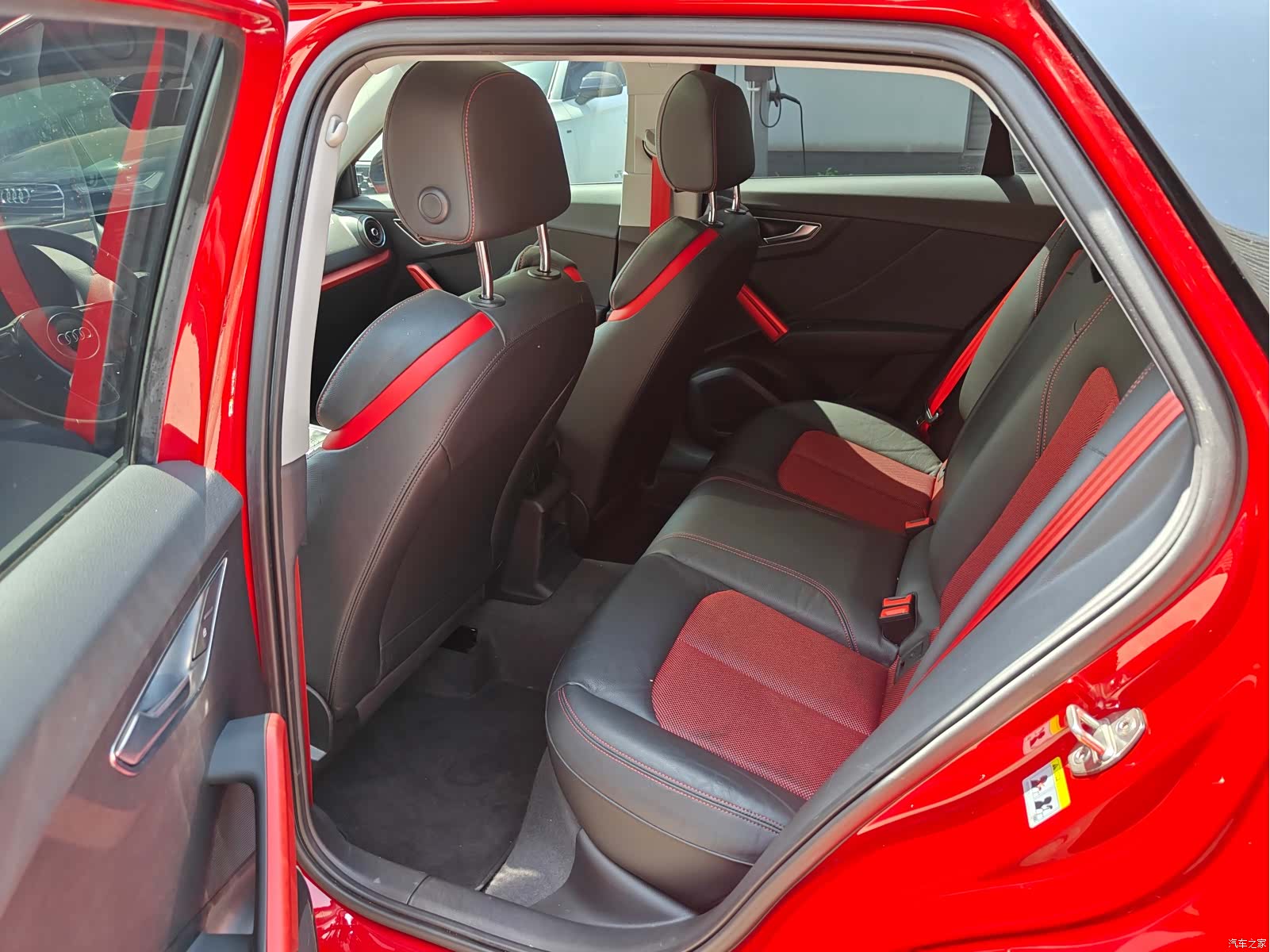 Audi Q2L, 2019 8