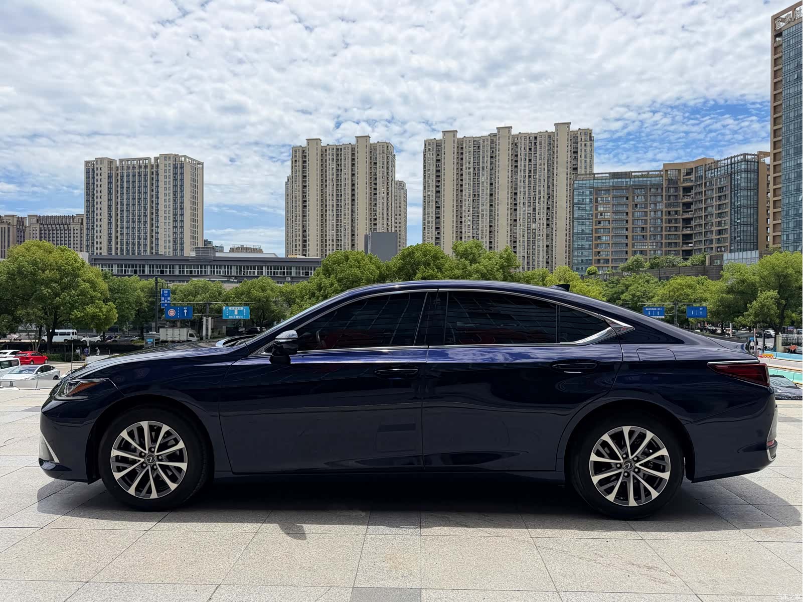 Lexus ES, 2023 4