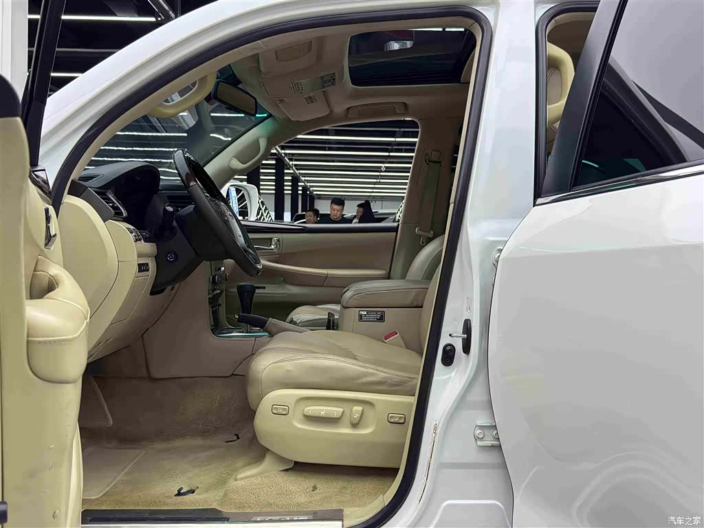 Lexus LX, 2011 6