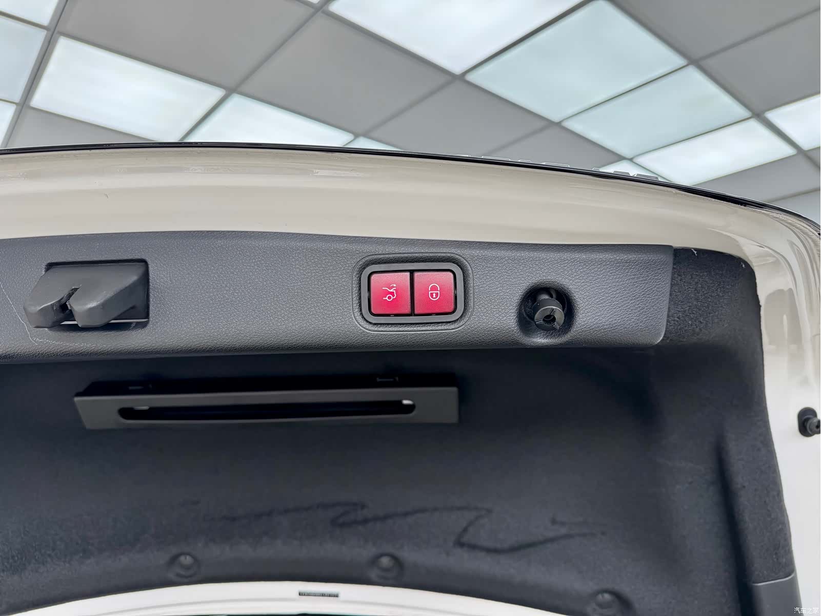 Mercedes-Benz E-Class, 2020 25