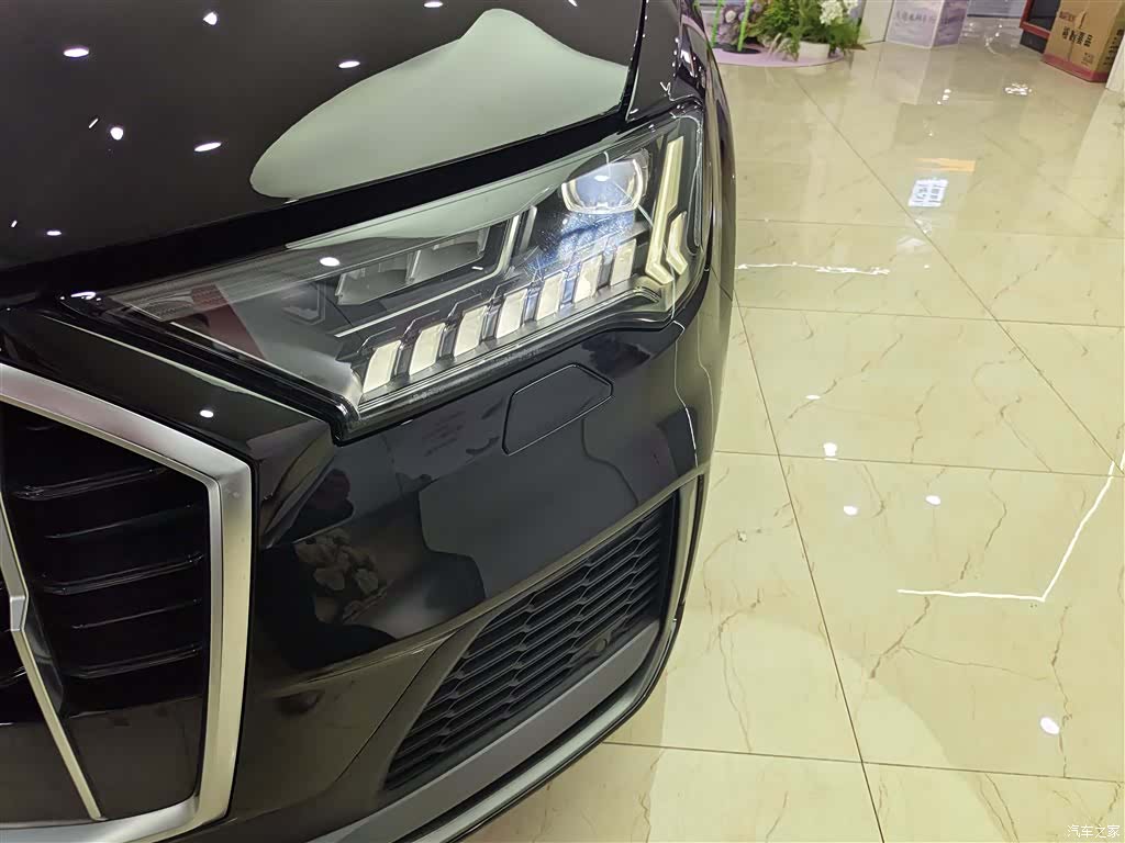 Audi Q7, 2022 10