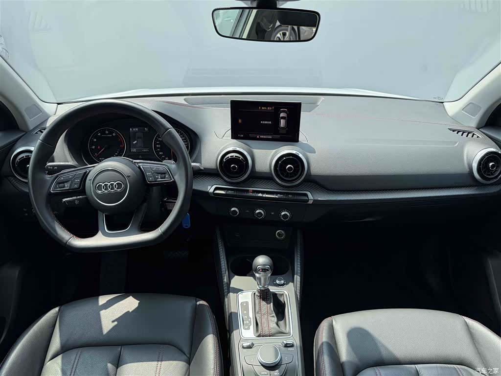 Audi Q2L, 2024 6