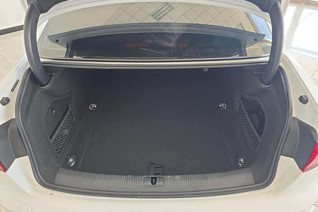 Audi A4L, 2023 4