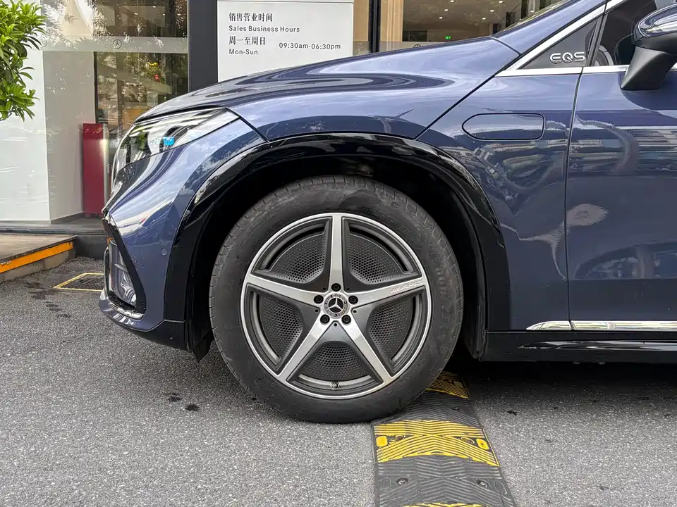 Mercedes-Benz EQS SUV