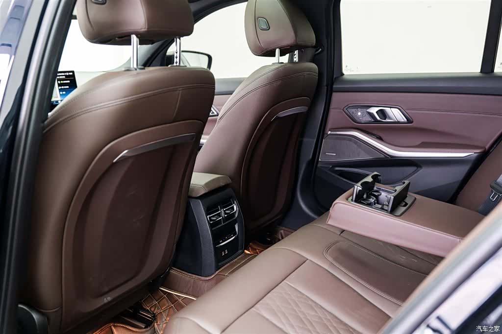 BMW 3 Series, 2023 7