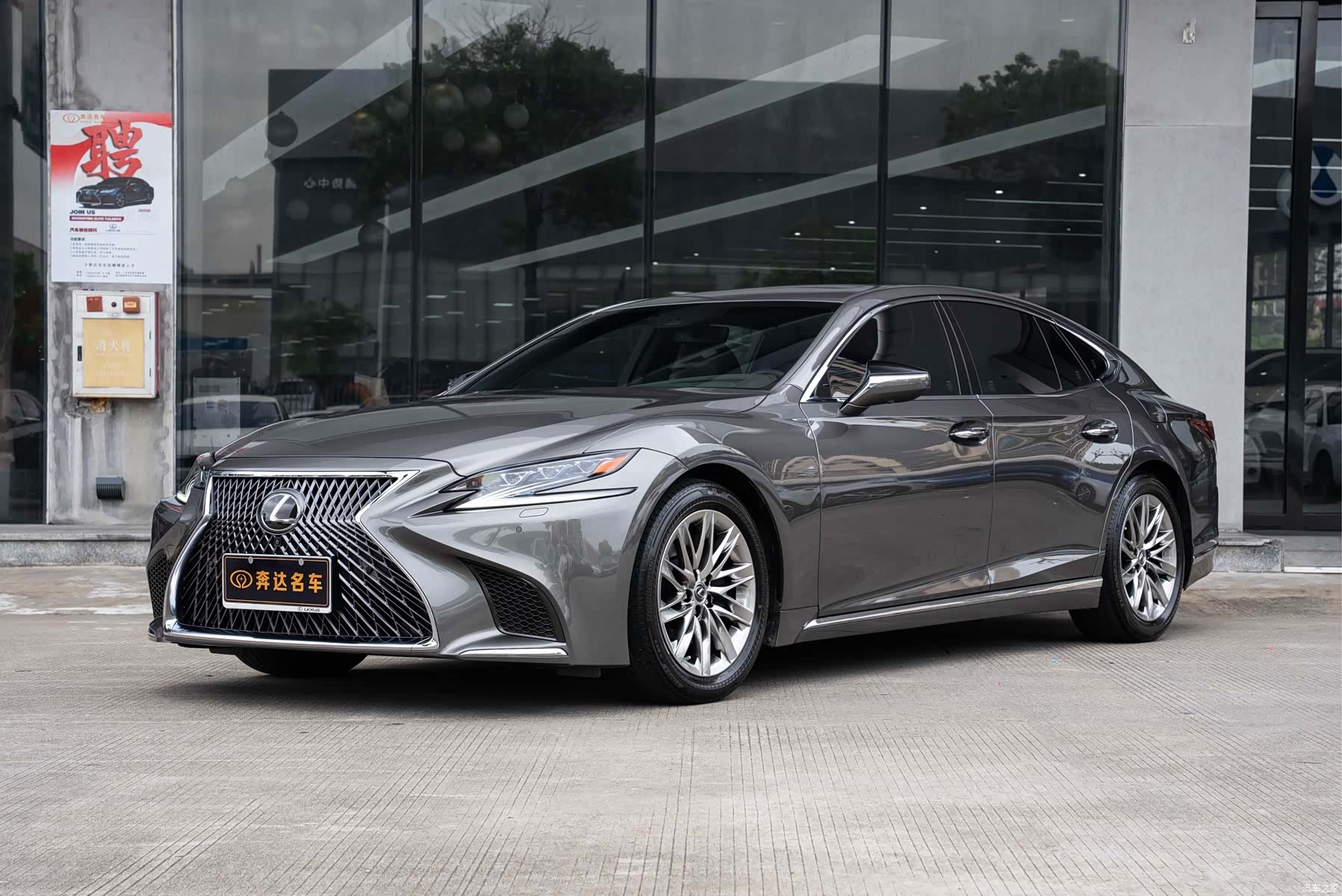 Lexus LS