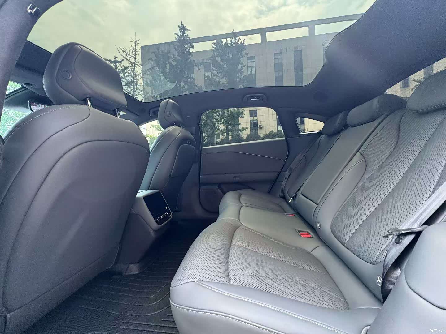 Xpeng P7, 2025 все фото