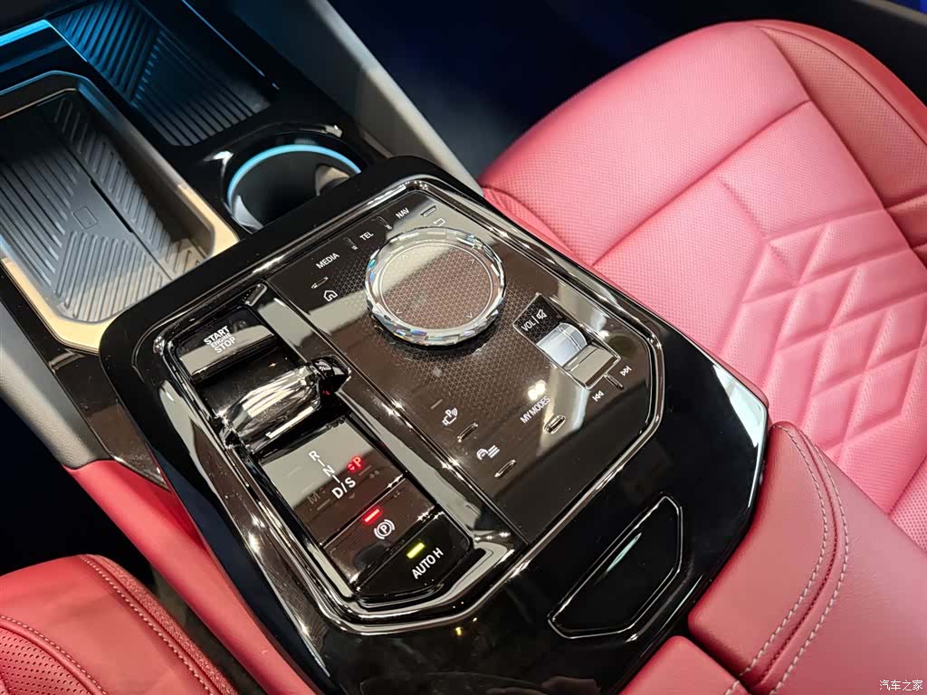 BMW 5 Series, 2025 15