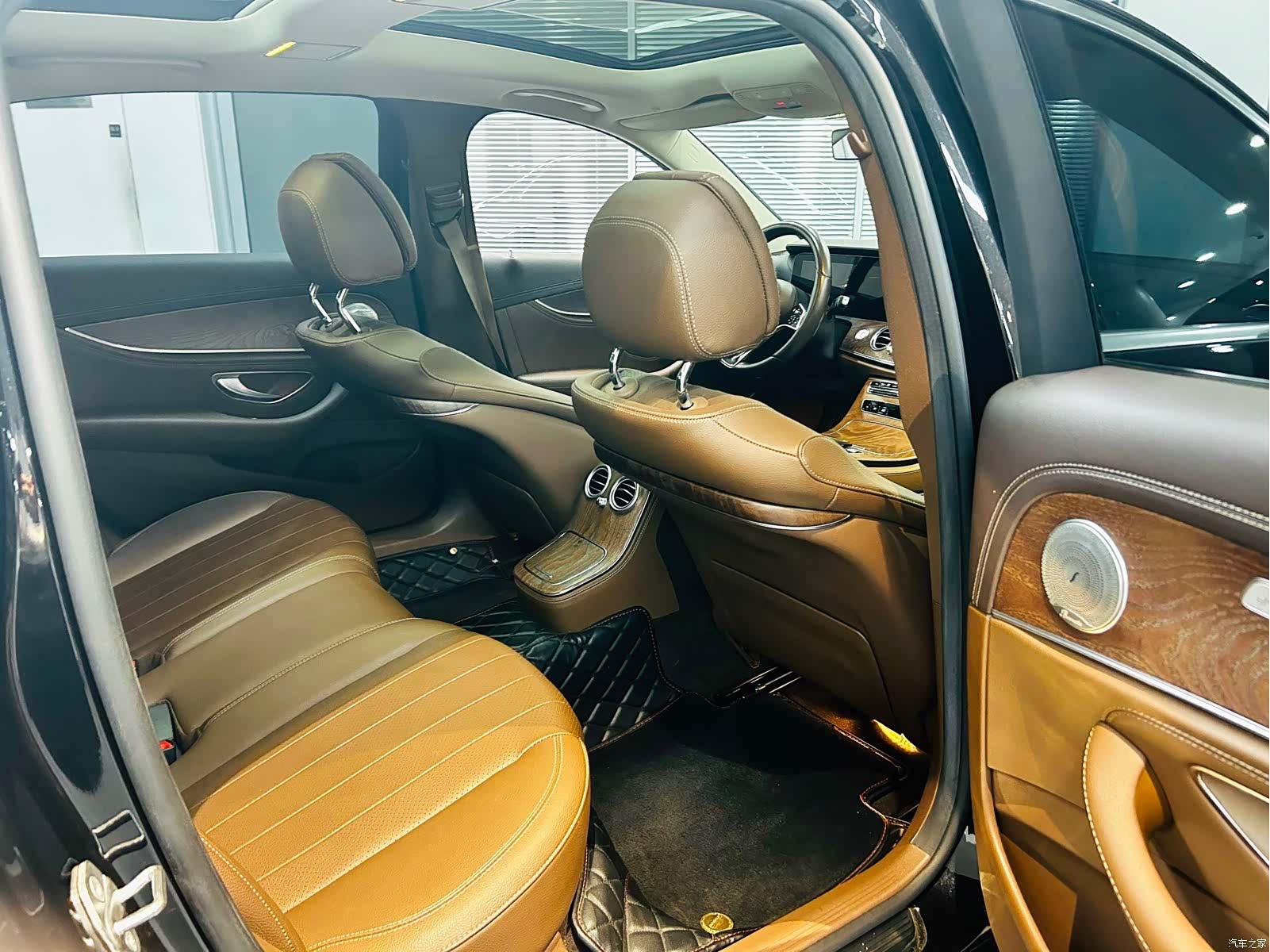 Mercedes-Benz E-Class, 2023 18