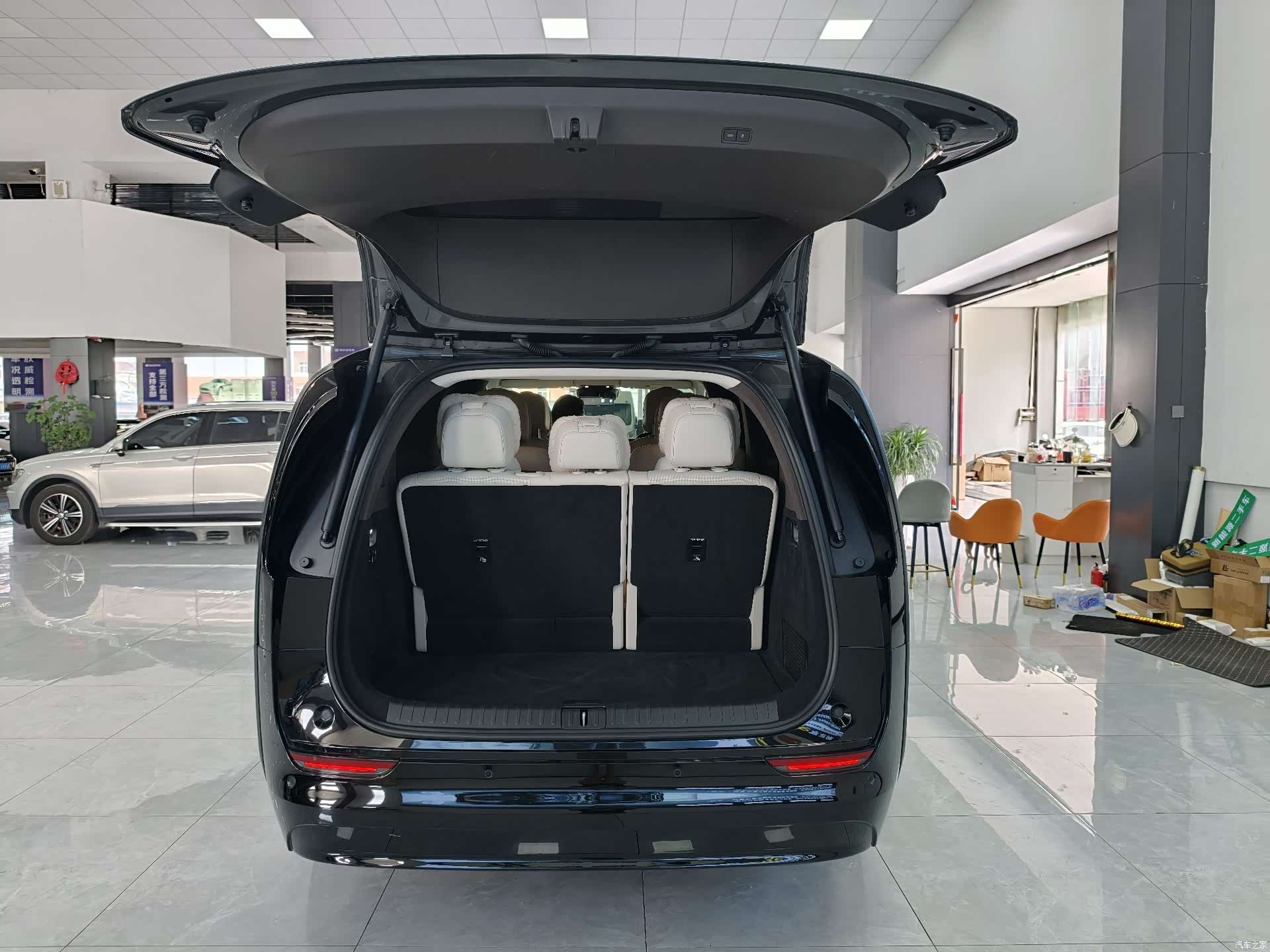 Li Auto MEGA, 2024 29