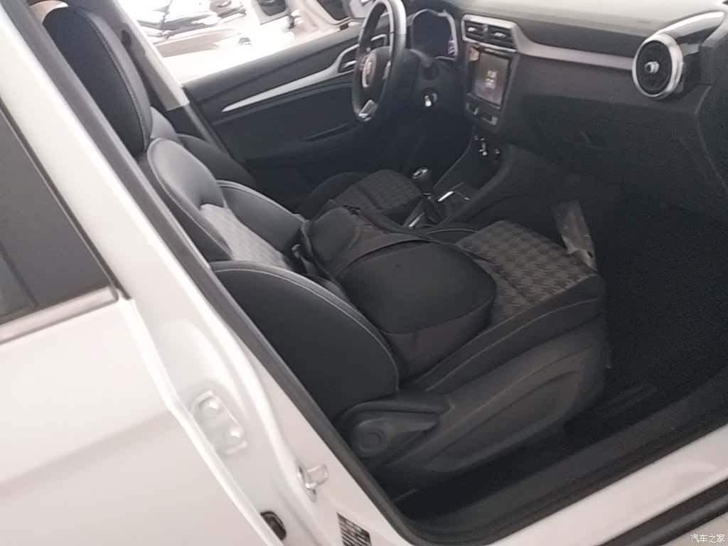 MG ZS, 2018 25