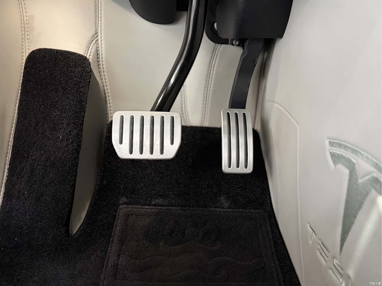 Tesla Model Y, 2024 13