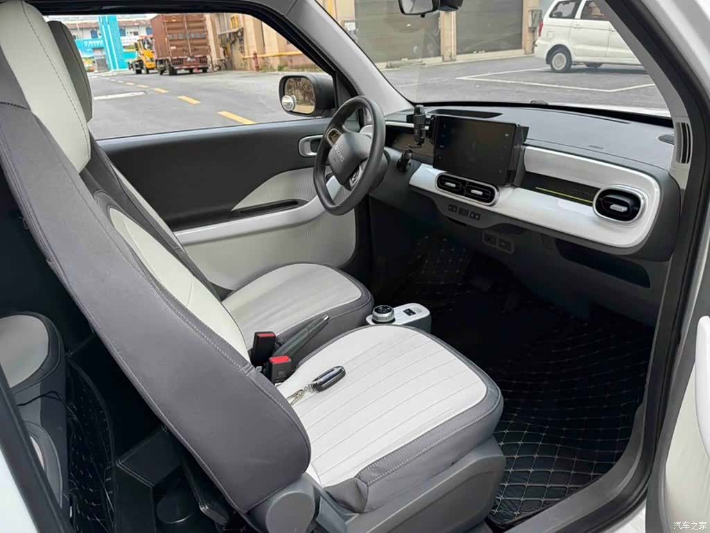 Geely Panda, 2025 8