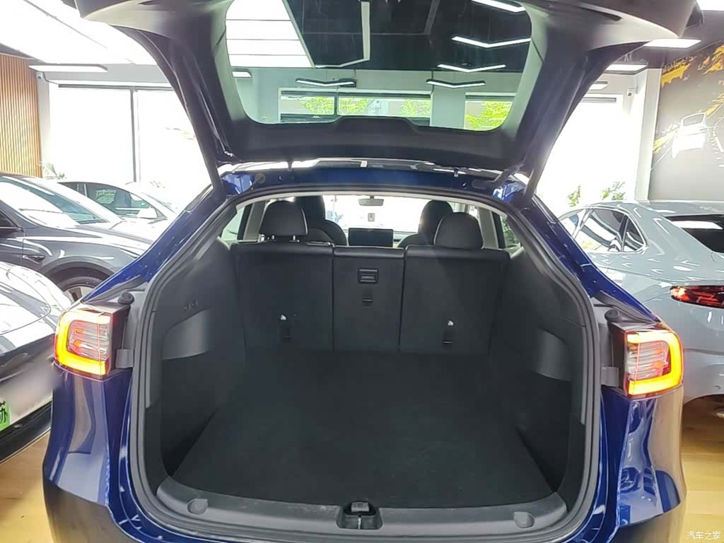 Tesla Model Y, 2023 15
