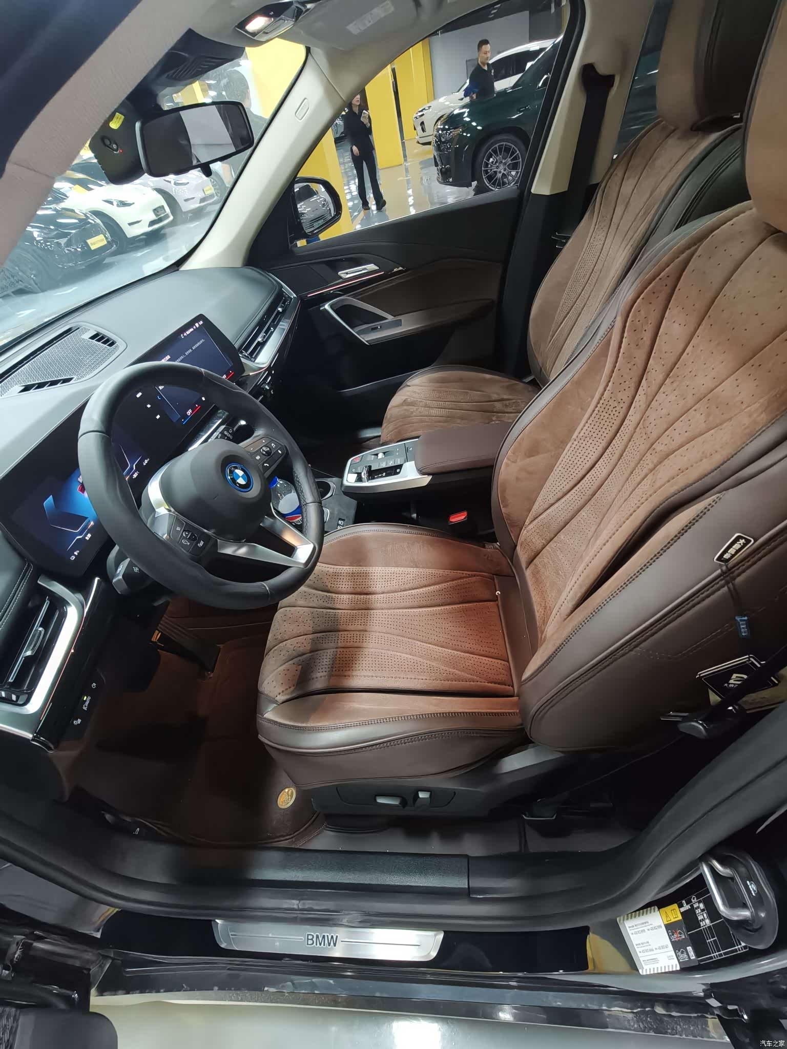 BMW iX1, 2025 8