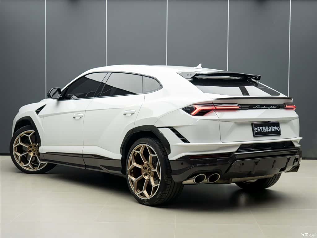 Lamborghini Urus, 2024 все фото