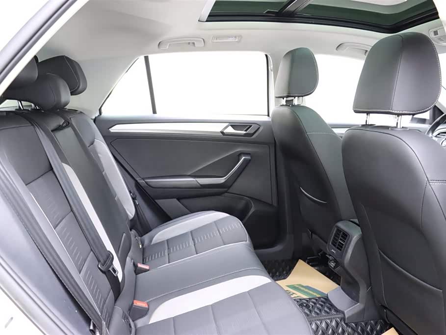 Volkswagen T-ROC exploring Songs