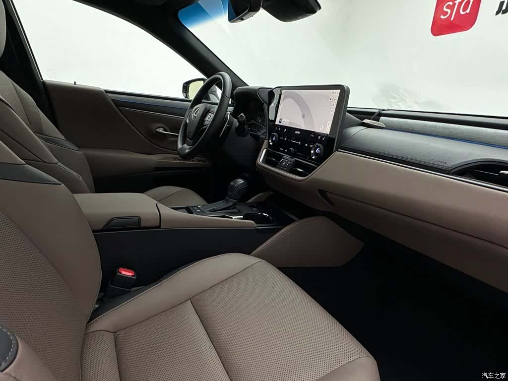 Lexus ES, 2025 18