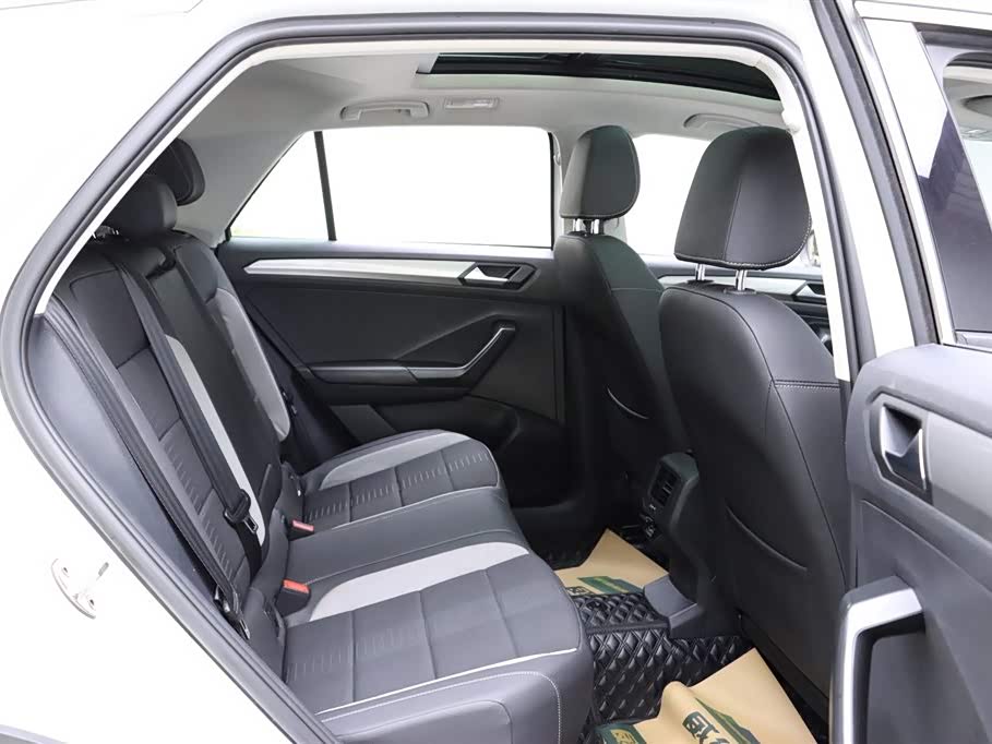 Volkswagen T-ROC exploring Songs