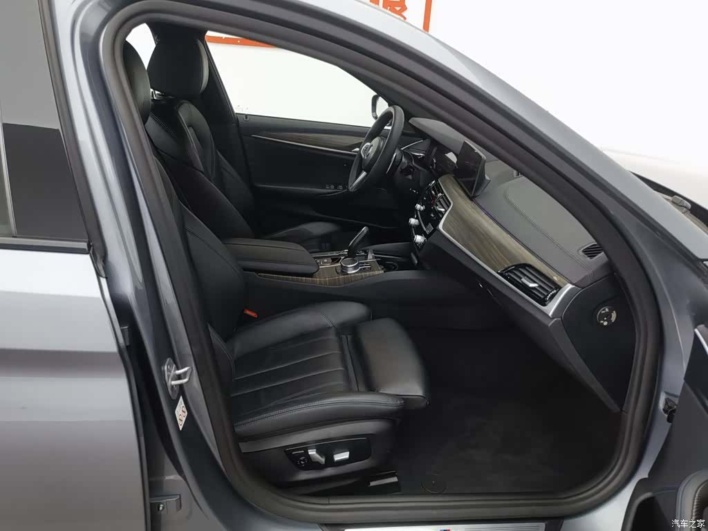 BMW 5 Series, 2019 23