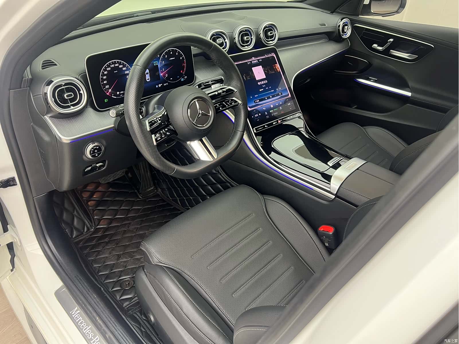 Mercedes-Benz C-Class, 2023 17