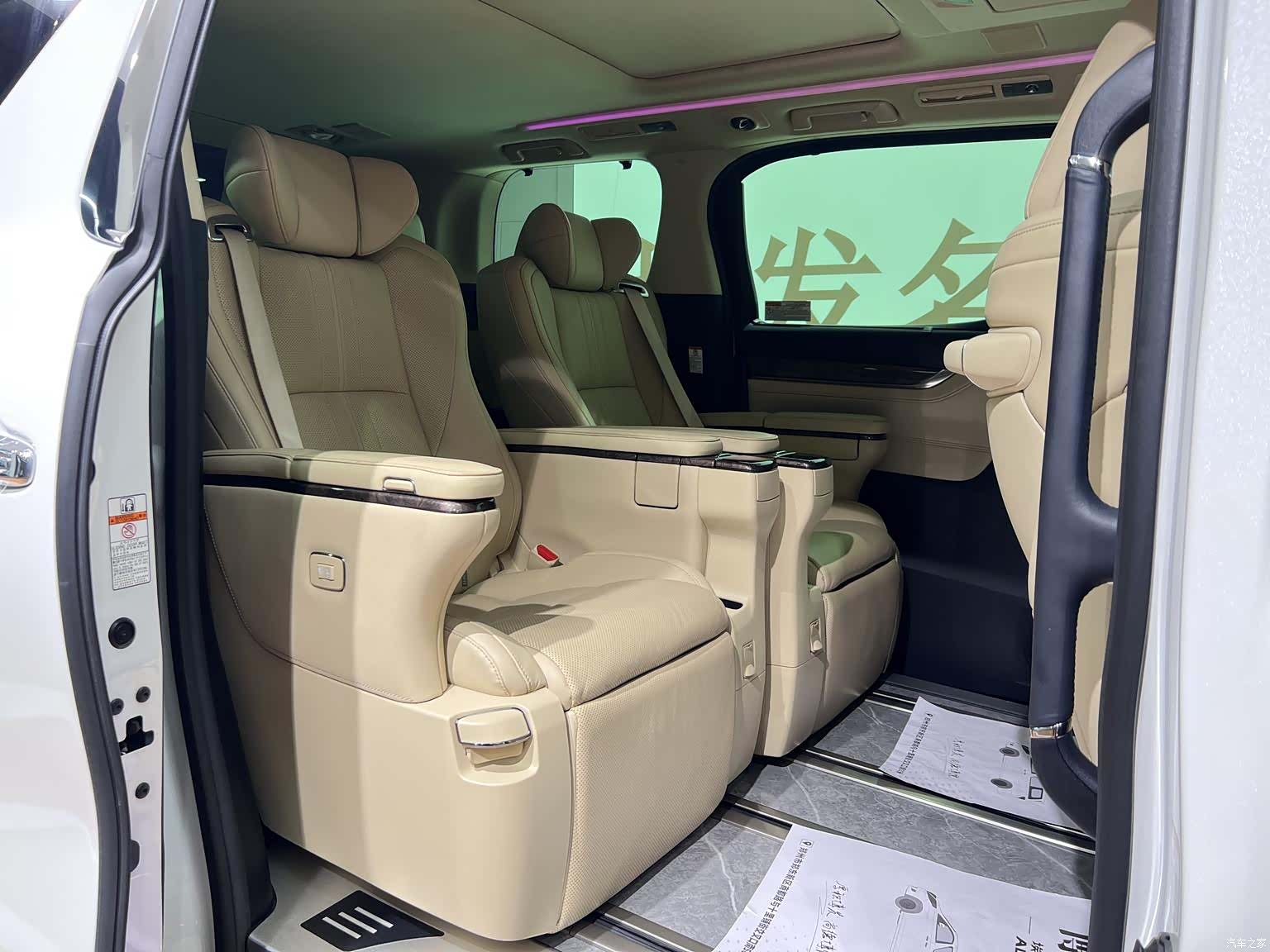 Toyota Vellfire, 2022 9
