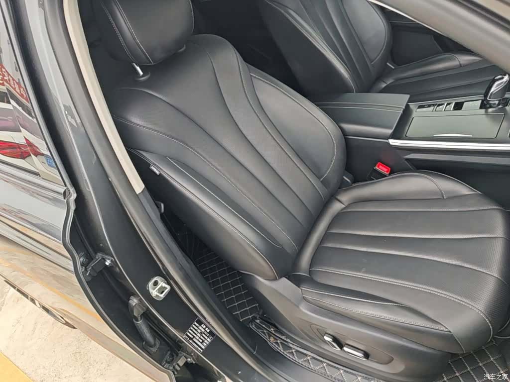 Roewe RX5, 2022 25