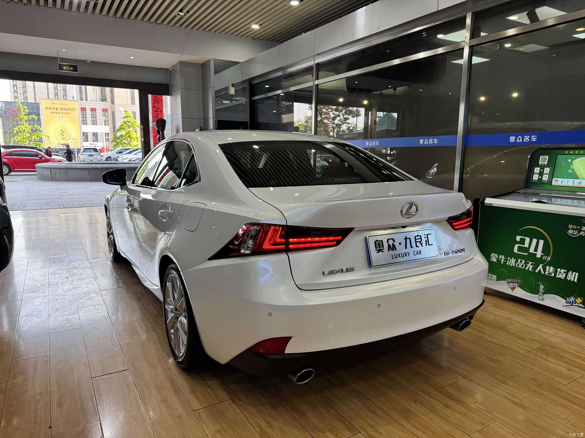Lexus IS, 2015 13