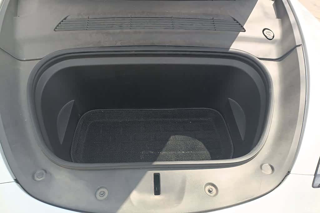 Tesla Model Y, 2021 10