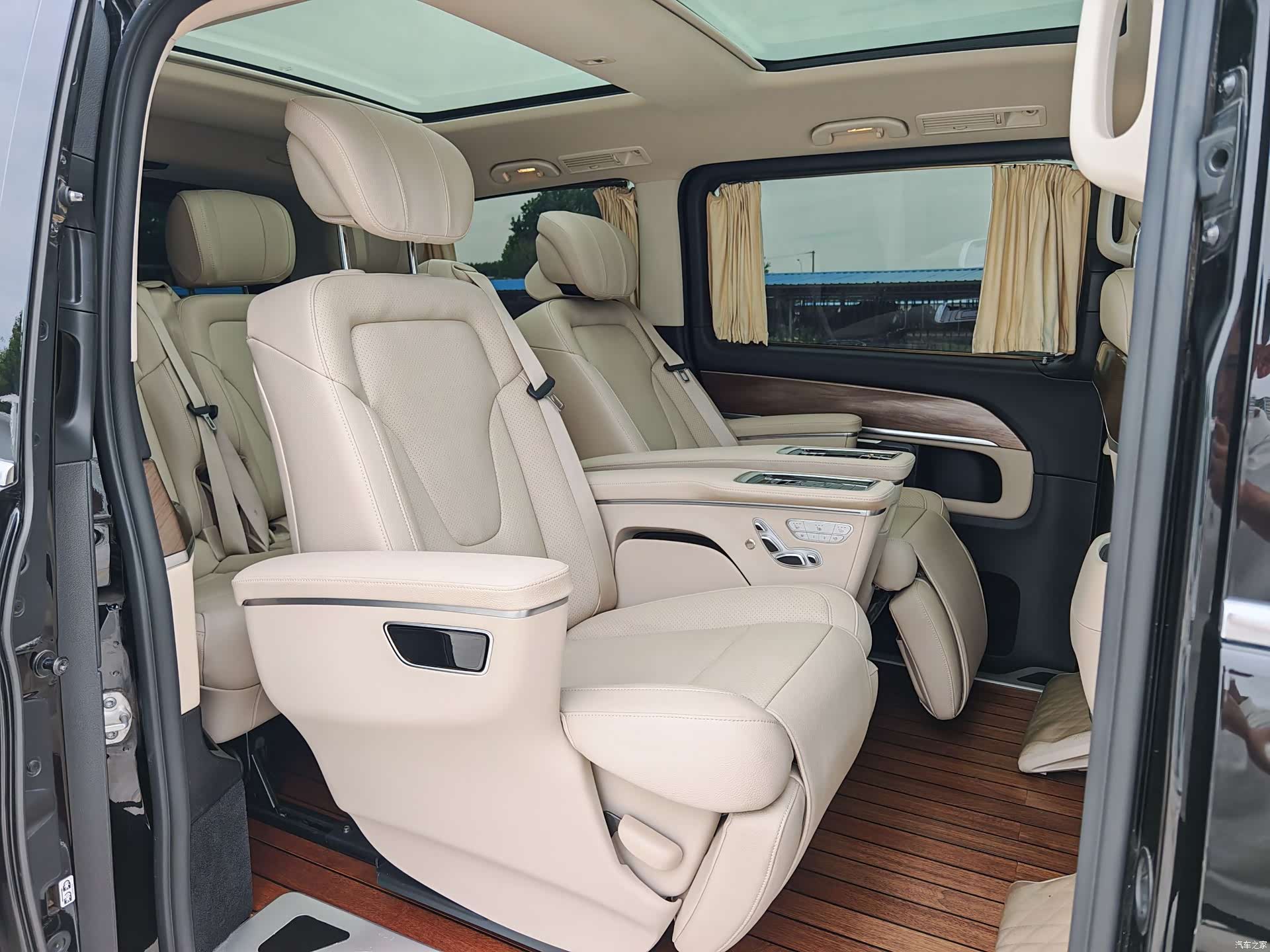 Mercedes-Benz V-Class, 2022 все фото