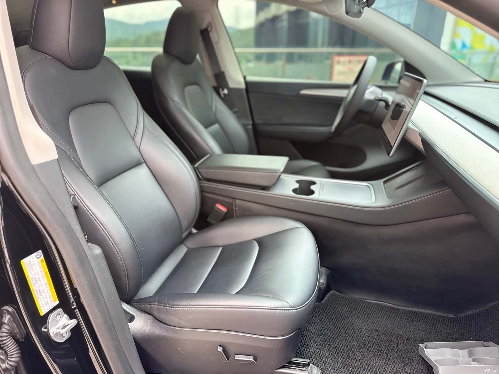 Tesla Model Y, 2023 16