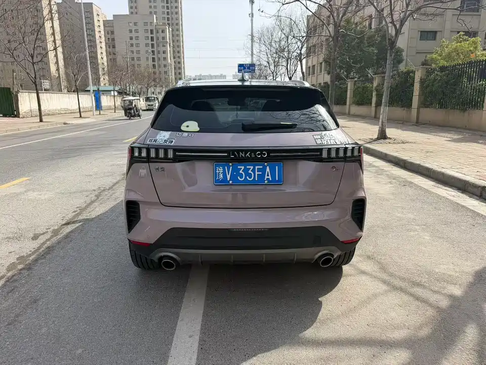 Lynk & Co 06