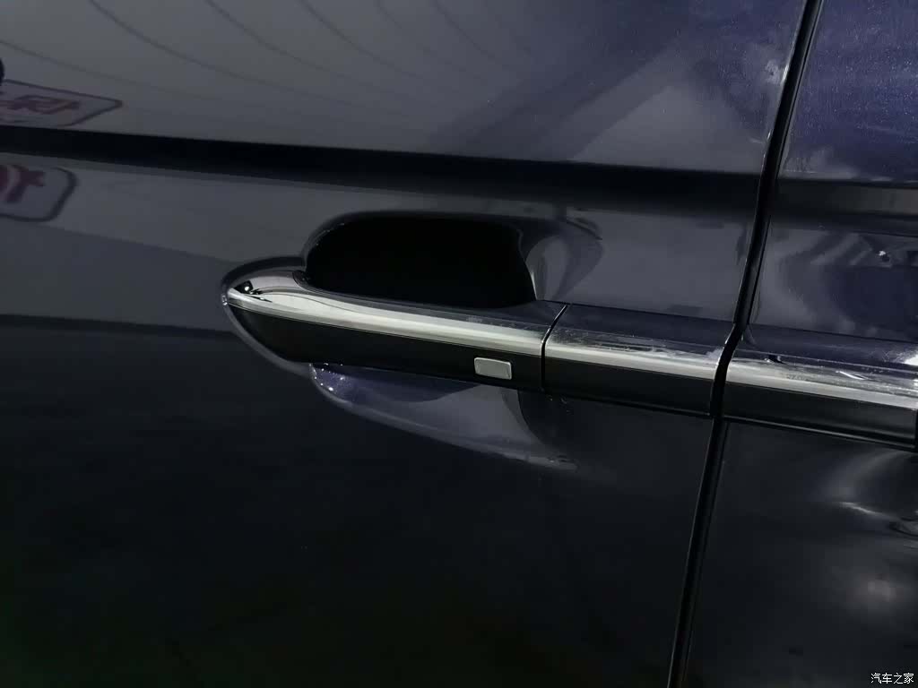 Roewe iMAX8, 2022 18