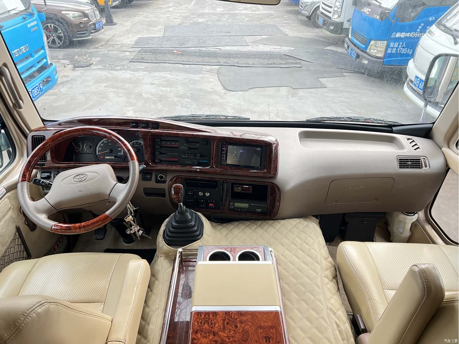 Toyota Coaster, 2017 12