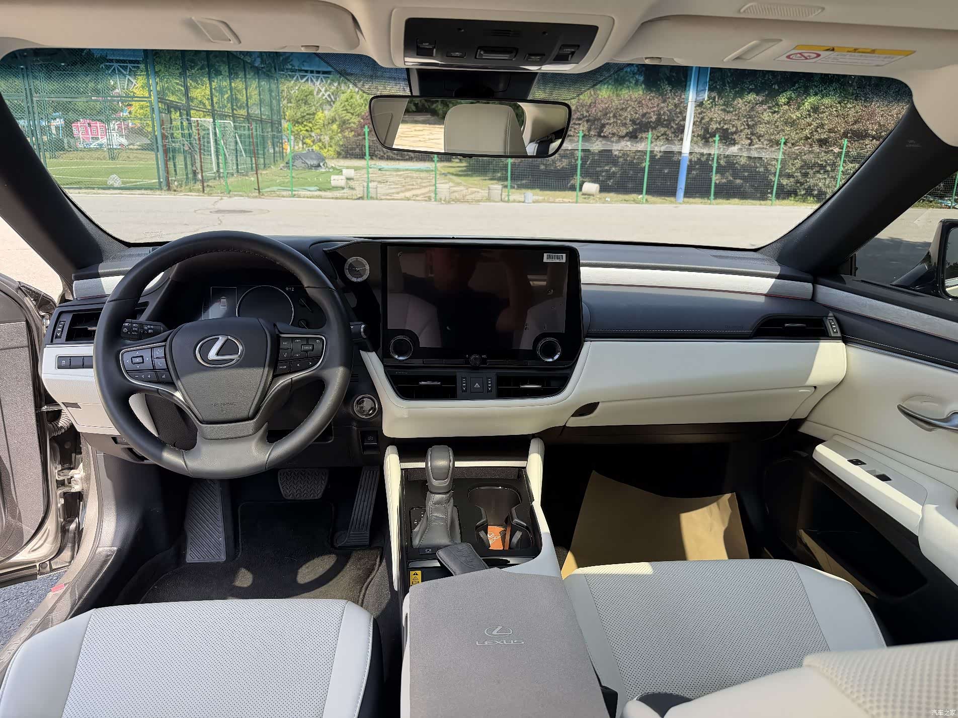 Lexus ES, 2025 10