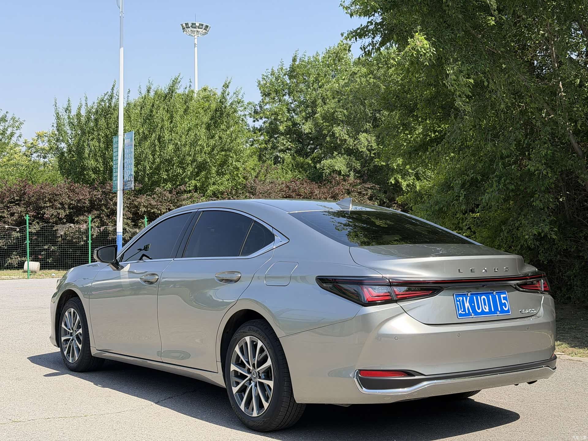 Lexus ES, 2025 7