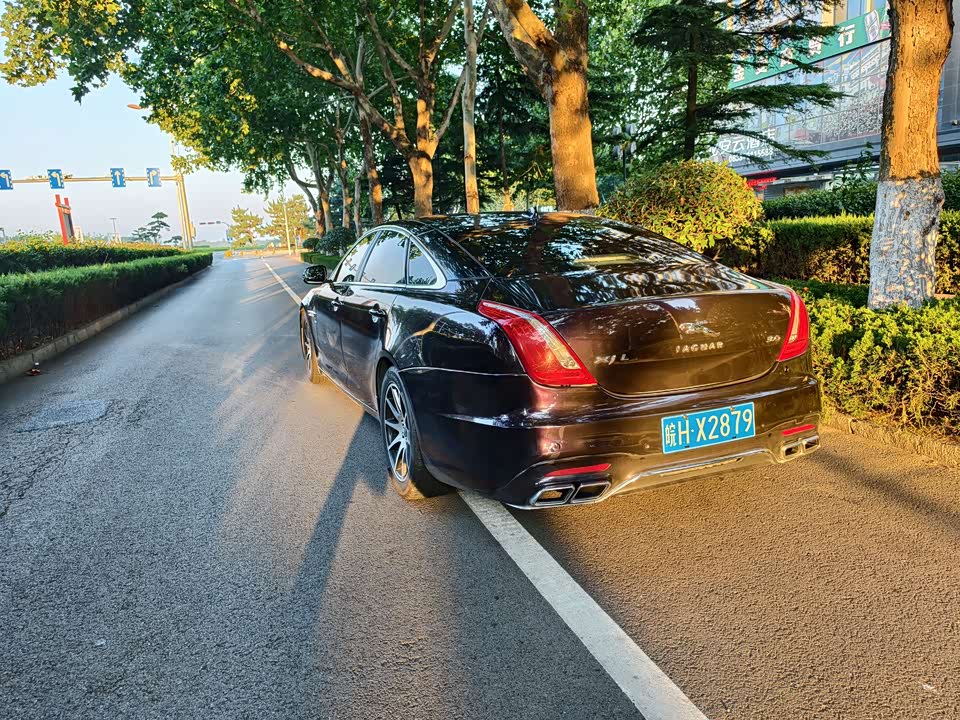 Jaguar XJ Jaguar XJ
