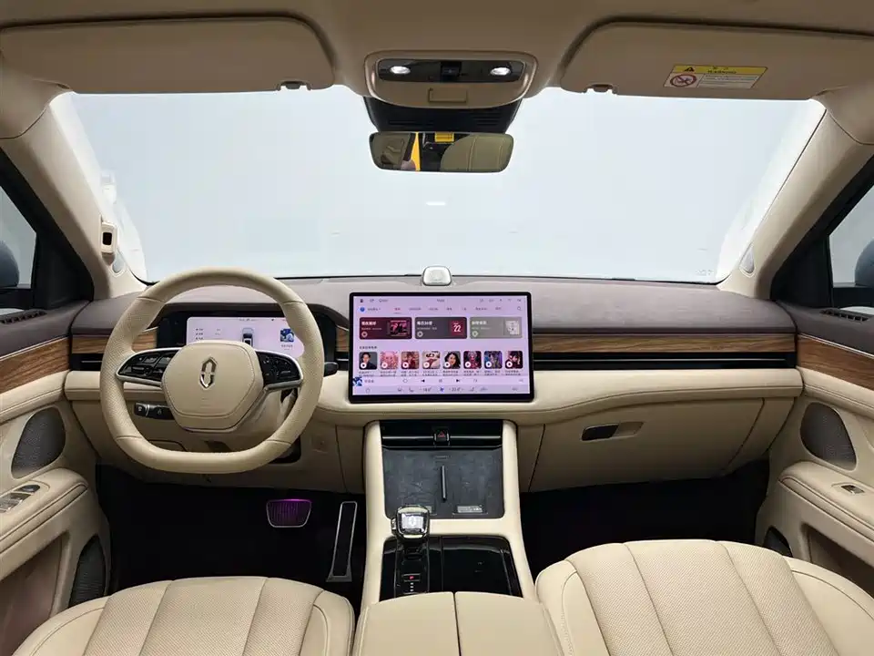 AITO Ask the world M7