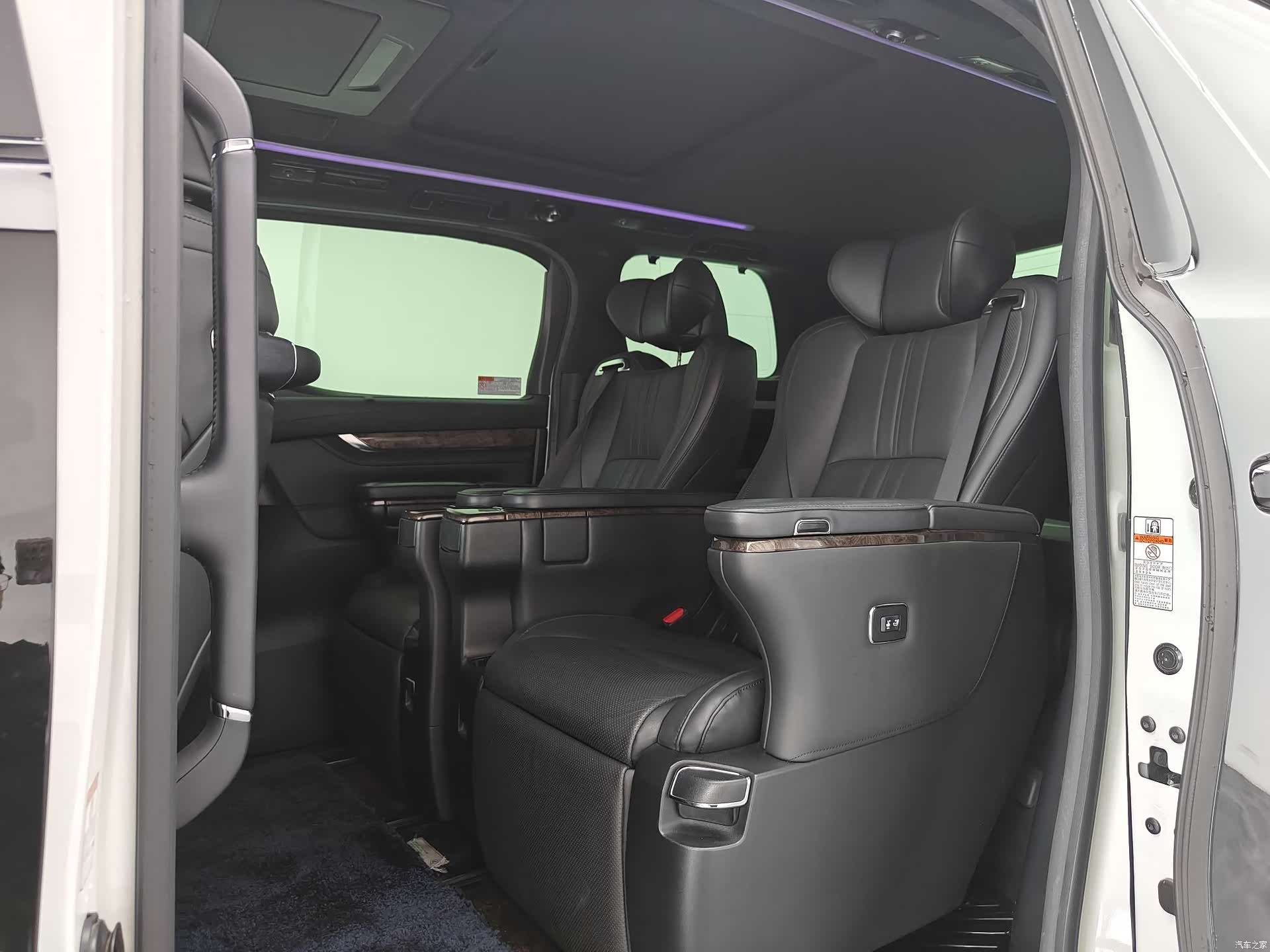 Toyota Alphard, 2020 10