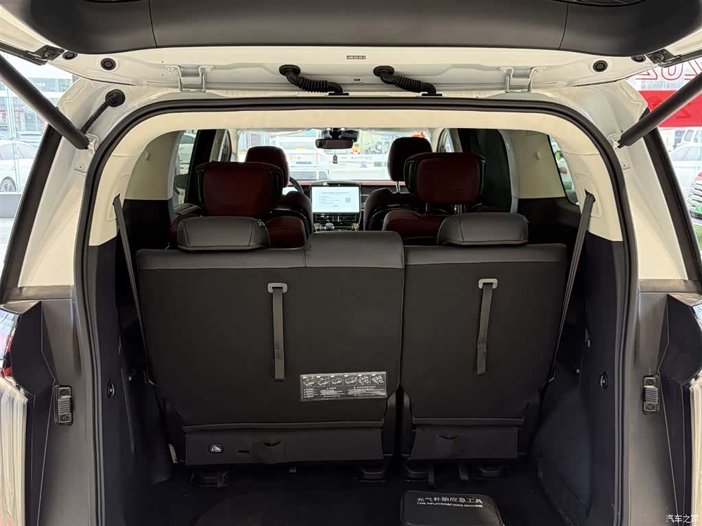 Trumpchi E9, 2025 4