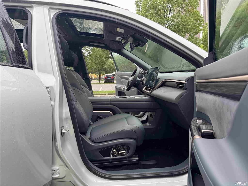 DongFeng eπ008, 2025 17