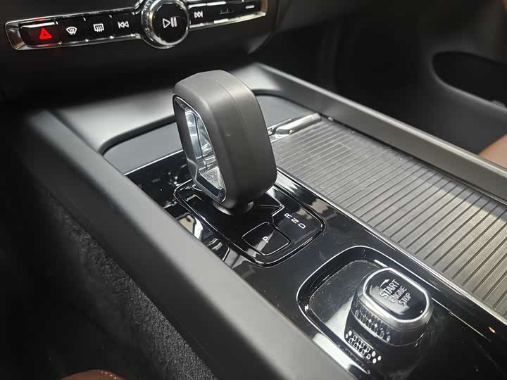 Volvo XC60, 2024 года фото 7