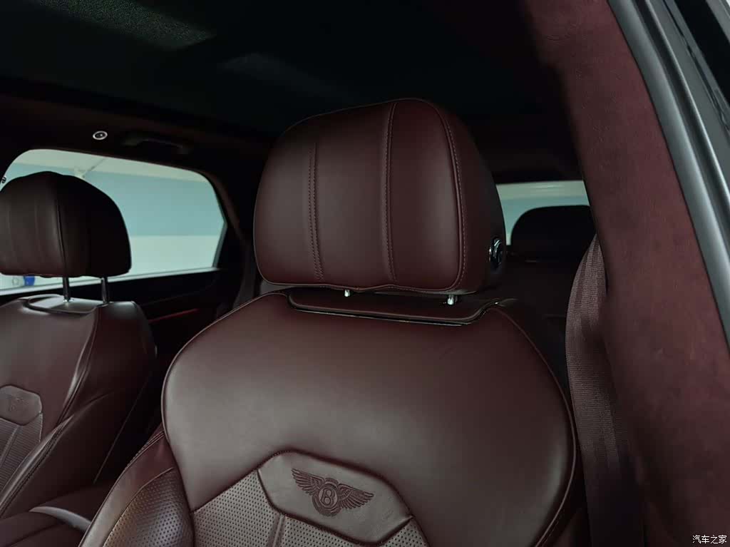 Bentley Bentayga, 2021 21