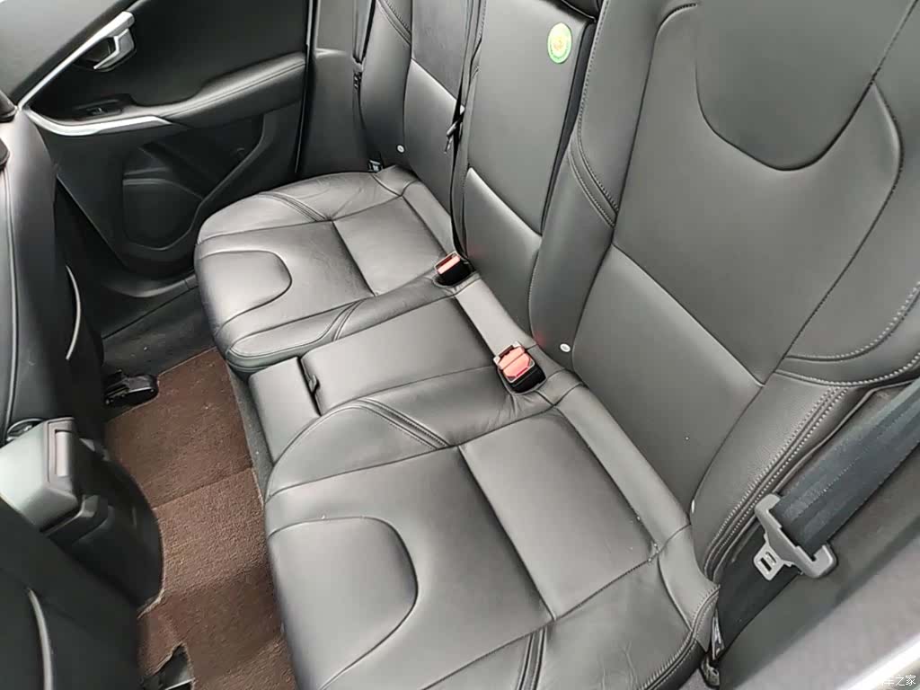 Volvo V40, 2015 17