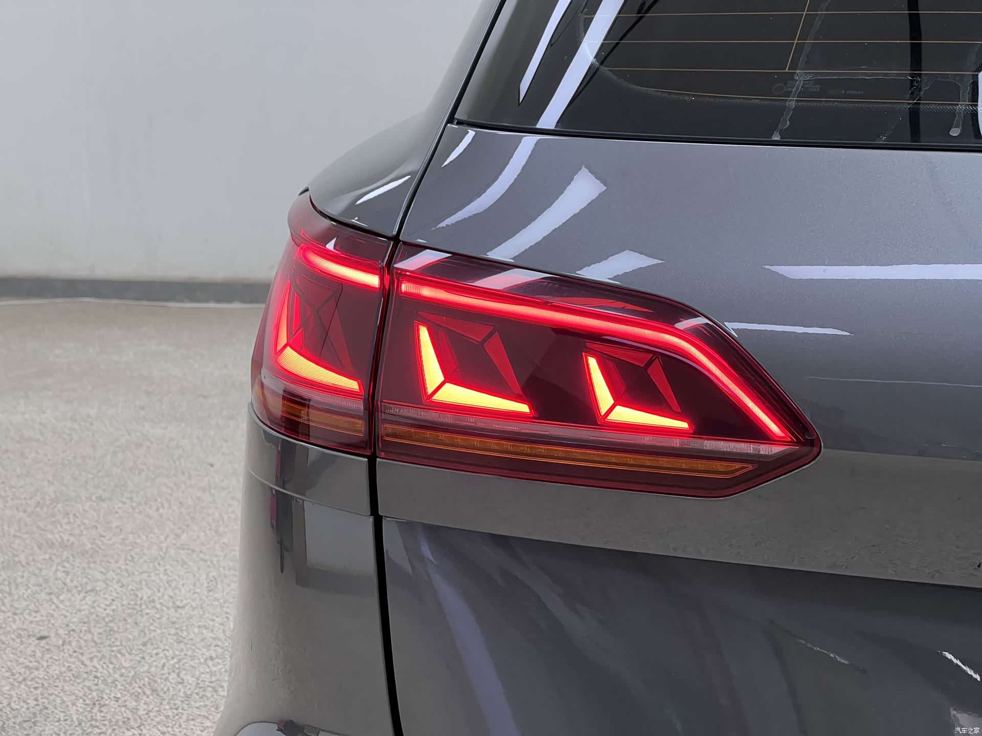 Volkswagen Touareg, 2020 10